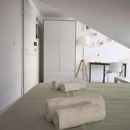 Bedrooms In Lisbon's Bairro Alto In Shared * Lisboa