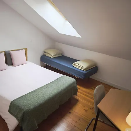 ホームステイ Bedrooms In Lisbon's Bairro Alto In Shared *