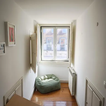 Bedrooms In Lisbon's Bairro Alto In Shared ホームステイ