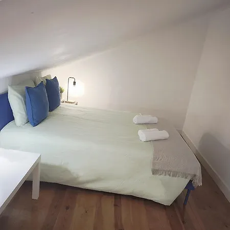 Bedrooms In Lisbon's Bairro Alto In Shared * リスボン