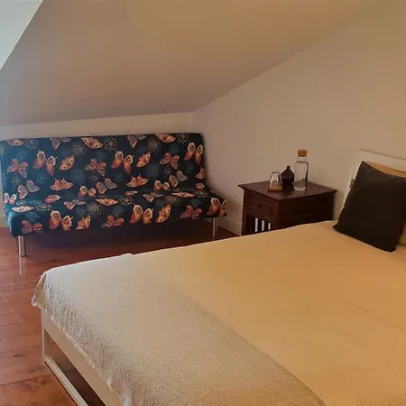 Ubytování v soukromí Bedrooms In Lisbon's Bairro Alto In Shared *
