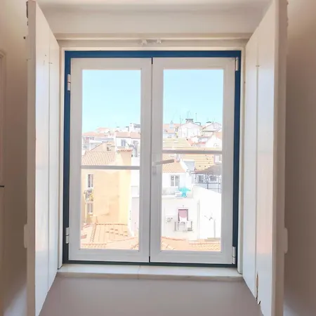 Privatunterkunft Bedrooms In Lisbon's Bairro Alto In Shared *